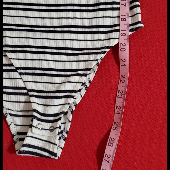 Abercrombie & Fitch  black & white striped bodysuit bell sleeve Sml EUC - Picture 5 of 8